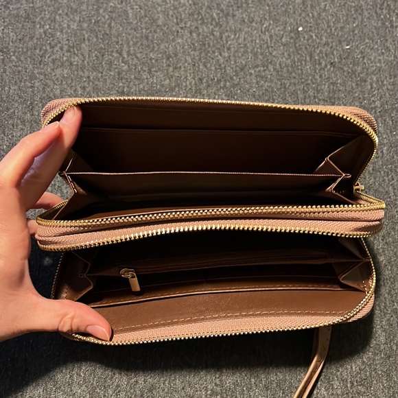 Light brown clutch wristlet - Picture 5 of 5